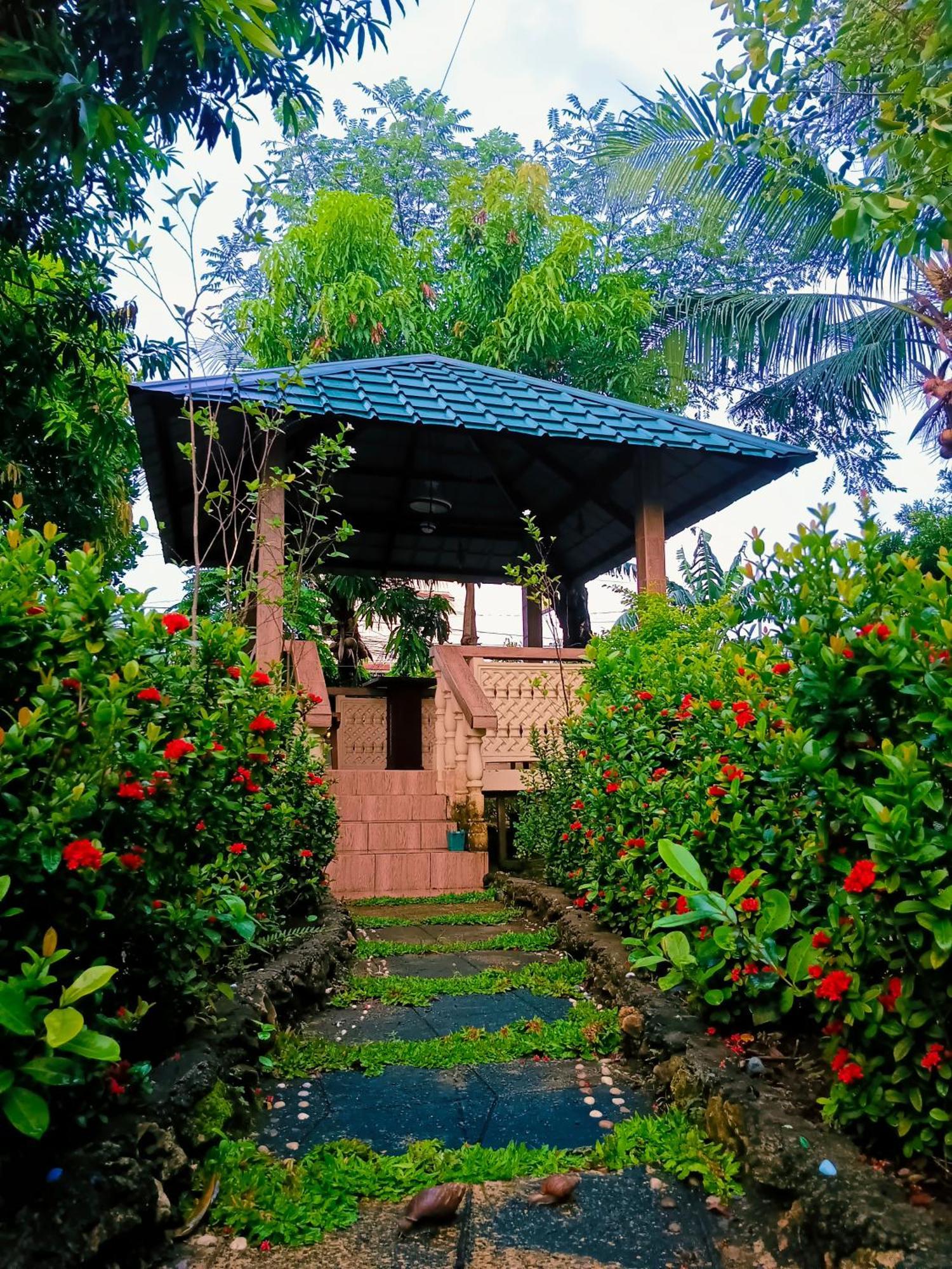 Monte Rio Gardens Bed & Breakfast Аламинос Екстериор снимка