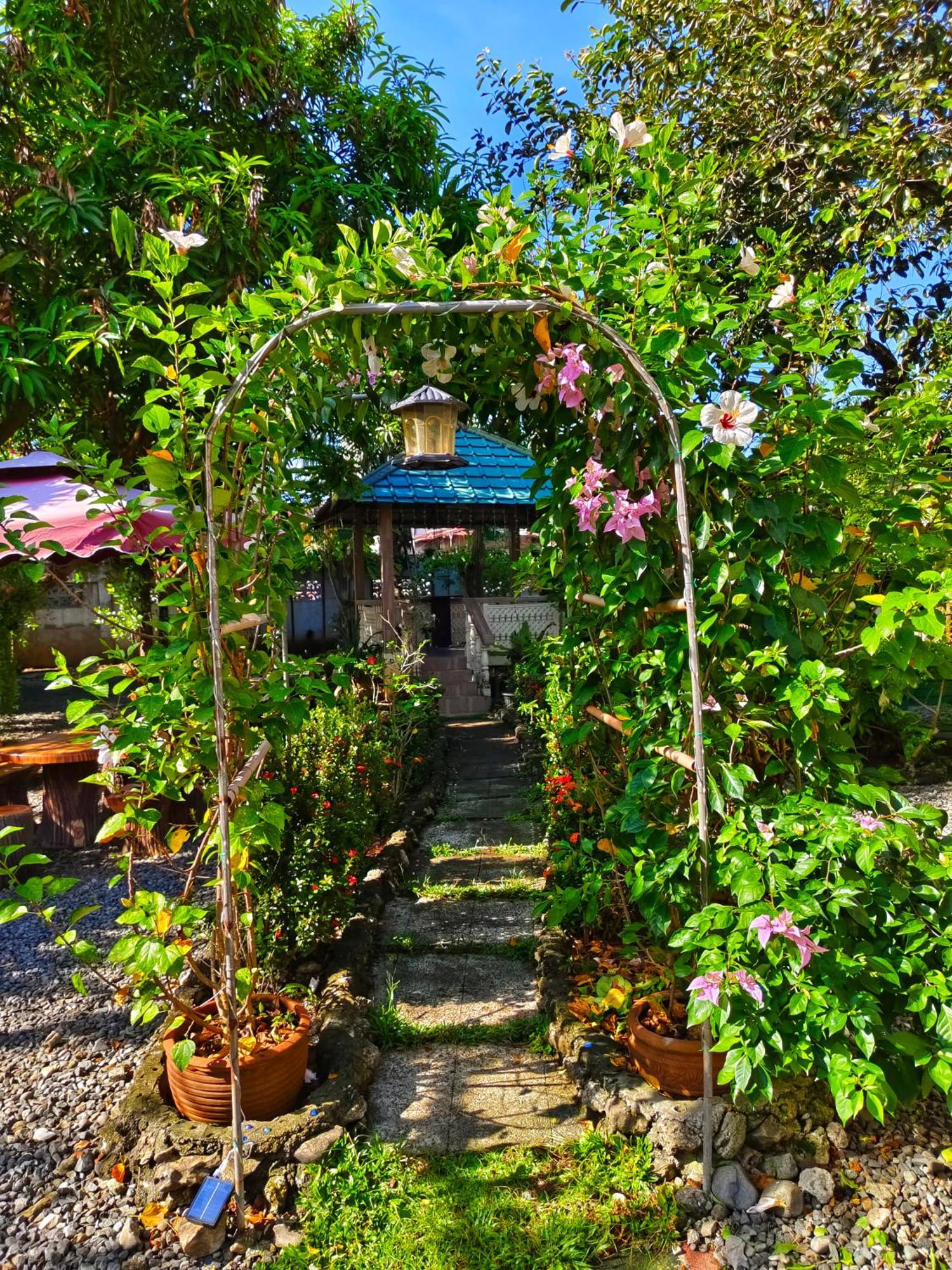 Monte Rio Gardens Bed & Breakfast Аламинос Екстериор снимка